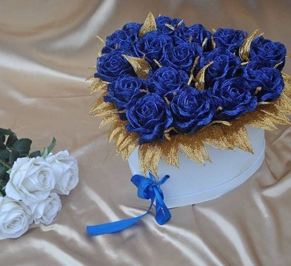 ​Огромные синие розы