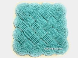 Плетёный коврик или сидушка на стул с оригинальным узором