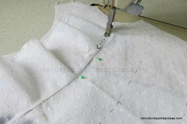 Простая и нарядная женская маечка Простая и нарядная женская маечка