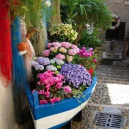 Вторая жизнь старых вещей в вашем саду