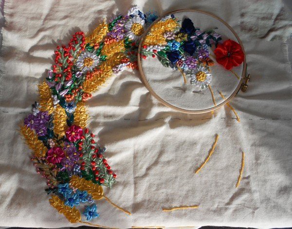 Большое панно: вышивка атласными лентами