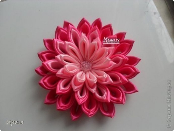 Канзаши: мастер-класс по многослойности и универсальному креплению Канзаши: мастер-класс по многослойности и универсальному креплению