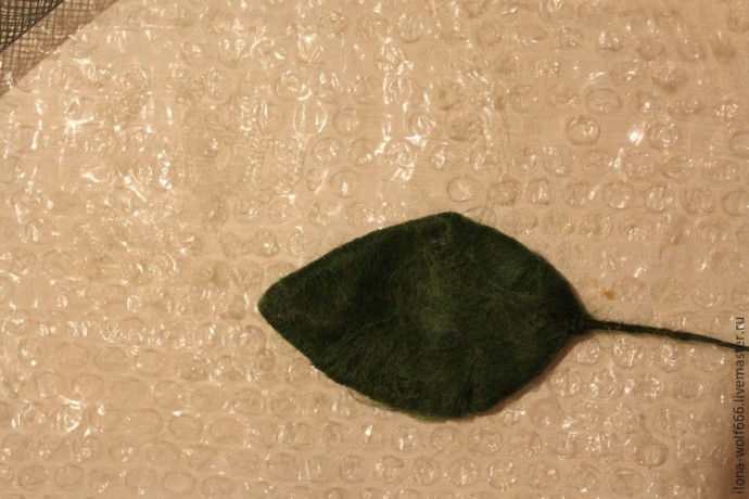 Шикарное колье с розой из войлока