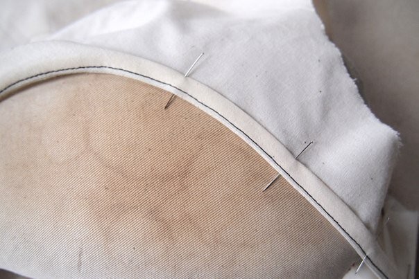 Обработка горловины косой бейкой