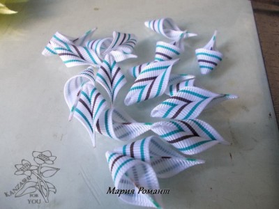 Цветок из репсовых лент