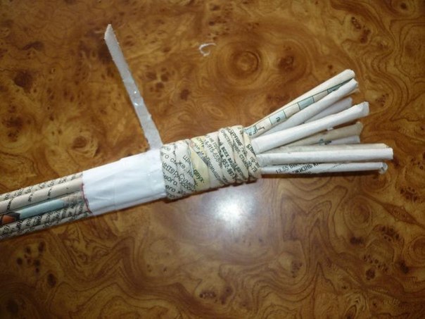 Красивое дерево из бумажных трубочек