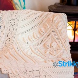 ​Красивый плед на спицах