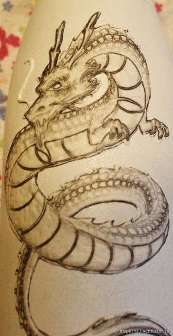 Декор бутылки с драконом