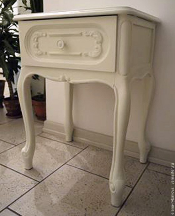 Превращаем обычный столик в антикварный