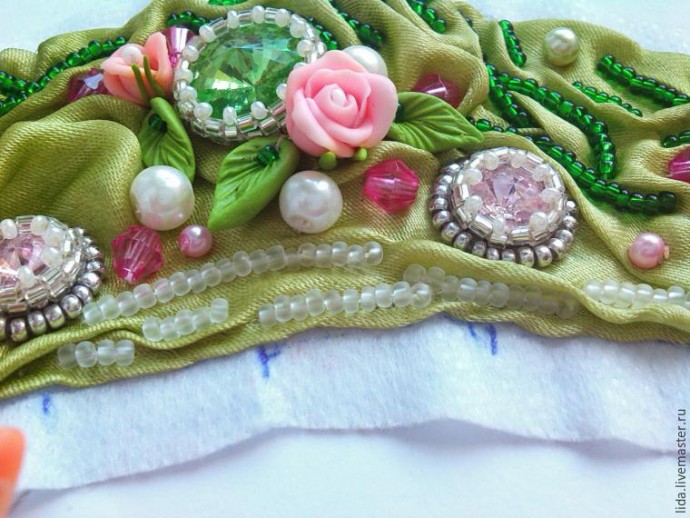 Шикарное колье "Утренняя роза"