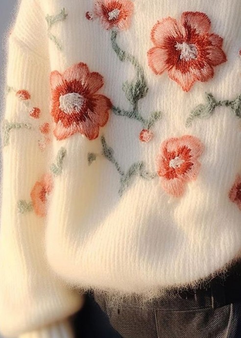 Невероятные идеи для вязания свитеров с объемными цветами