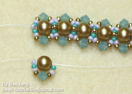 ​Браслет с крупными золотыми бусинами