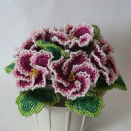 ​Прекрасная фиалка из бисера