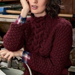 Бордовый джемпер с воротником-стойкой