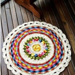 Прекрасный яркий коврик для дачи