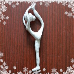 Фигуристка в технике папье-маше