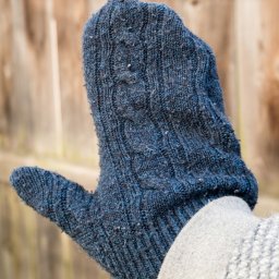​Варежки из свитера