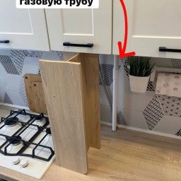 Вариант, как спрятать газовую трубу и трубы от отопления