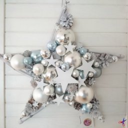 Праздничные декор со звёздами и ёлочными шарами: волшебные идеи для вдохновения