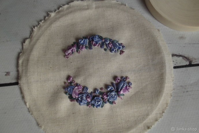 Игольница с вышивкой