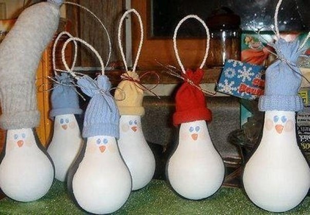 Ёлочные игрушки из лампочек
