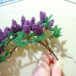 Веточка сирени из бисера