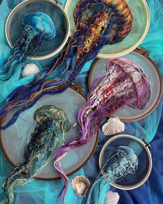​Невероятная объемная вышивка медуз