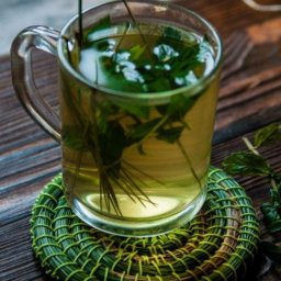 ​Плетем подставки под горячее из сосновых иголок