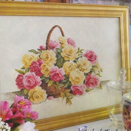 Розы в корзинке