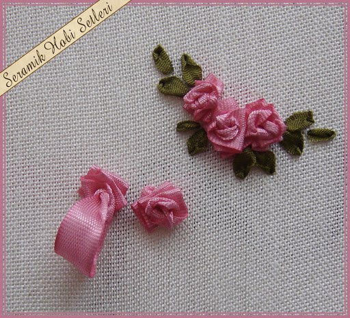 Букетик из роз, который вышит лентами