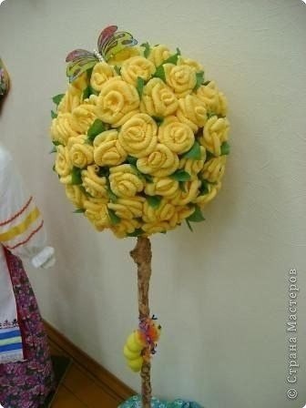 Дерево из роз