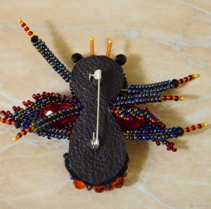 Изготавливаем брошь "Узорчатый жучок"