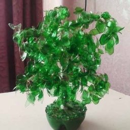 ​Красивое дерево из пластиковой бутылки