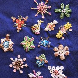 Вышиваем цветы яркими пайетками: идеи для вдохновенного творчества