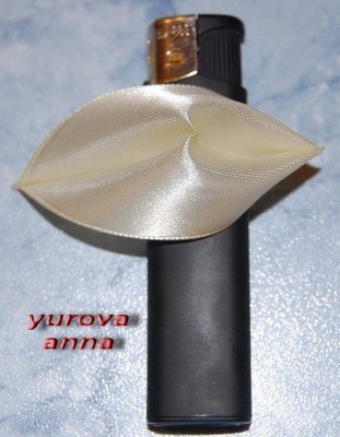 Листочки с сердечками в технике канзаши