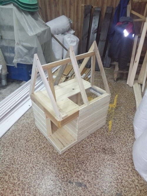 Домик для кота из обрезков пиломатериалов