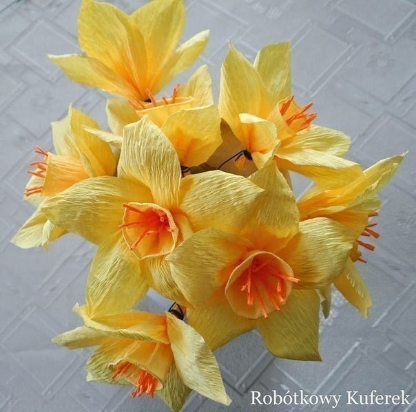 Нарциссы из гофрированной бумаги: мастер-класс Нарциссы из гофрированной бумаги: мастер-класс