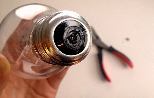 Необычное использование старой лампочки