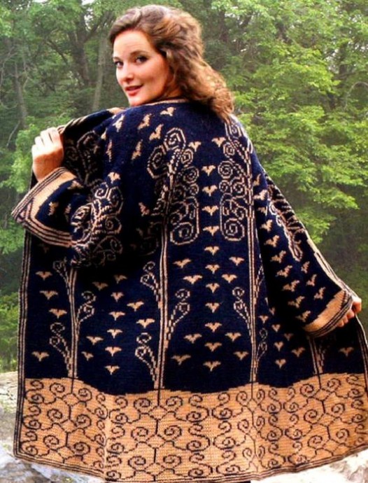 Очень красивое пальто с жаккардовыми узорами