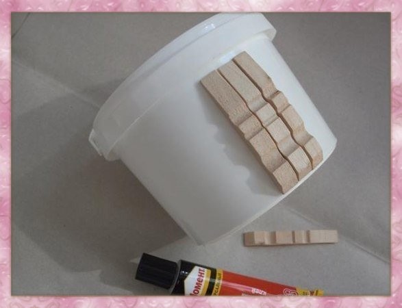 ​Славная корзинка из прищепок