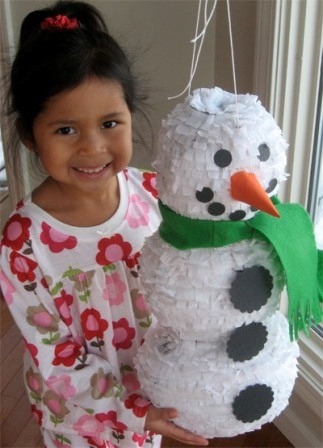 Снеговик из гофрированной бумаги с сюрпризом