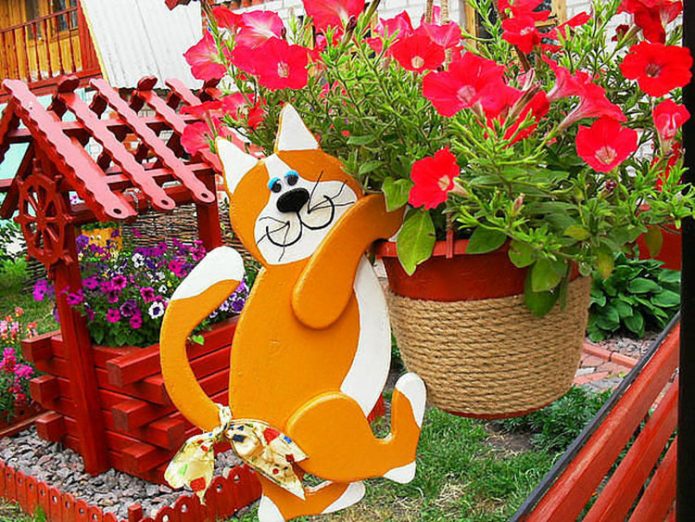 Забавные поделки из фанеры для дачного участка