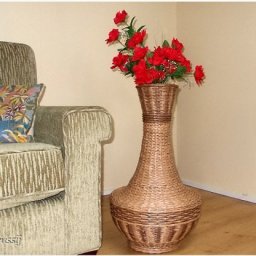 Большая напольная ваза из газетных трубочек