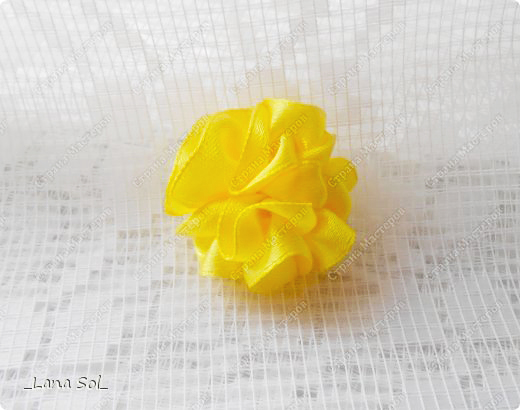 Яркий цветочный декор из лент