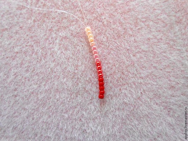 Как сплести маленький цветок из бисера