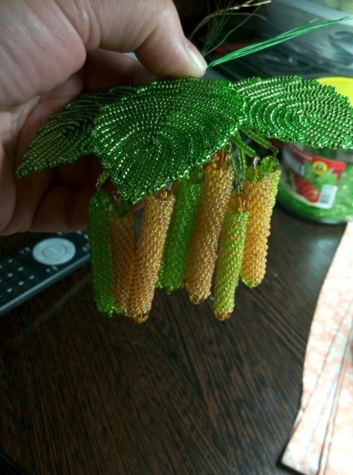 Весенняя композиция из бисера и рубки