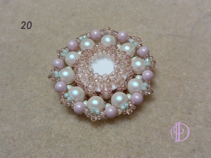 Лунная брошь с кабошоном-лунасофтом Лунная брошь с кабошоном-лунасофтом