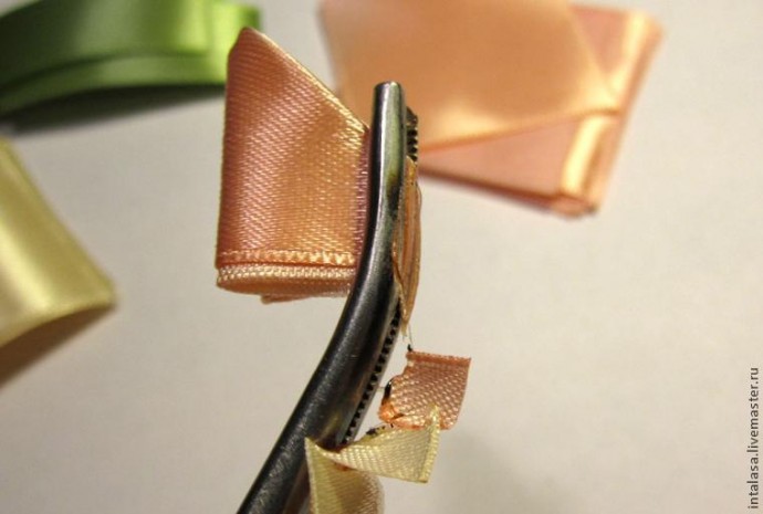 Резиночка для волос канзаши