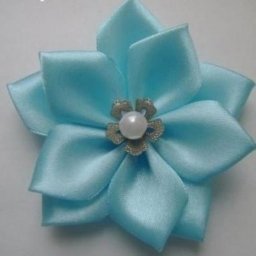 Как сделать цветок-украшение из атласной ленты