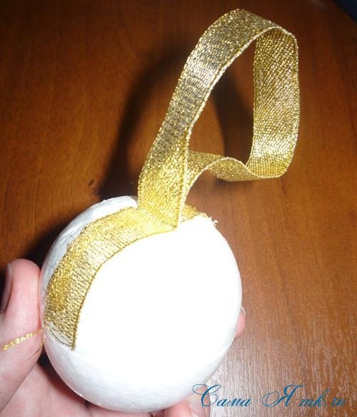 Новогоднее украшение из тыквенных семечек